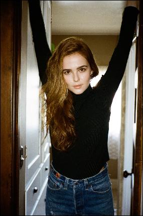 zoey_deutch062 (995x1500, 285 kБ...)